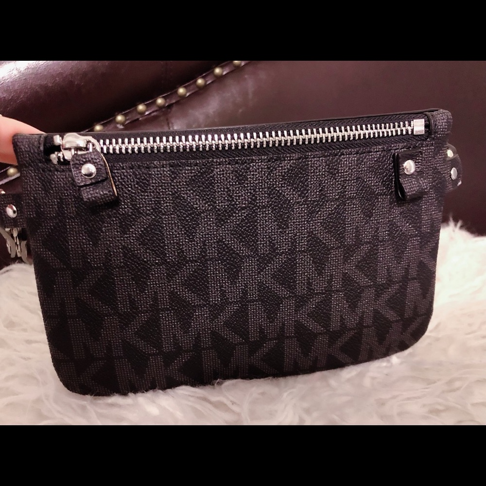 Michael Kors- small fanny pack